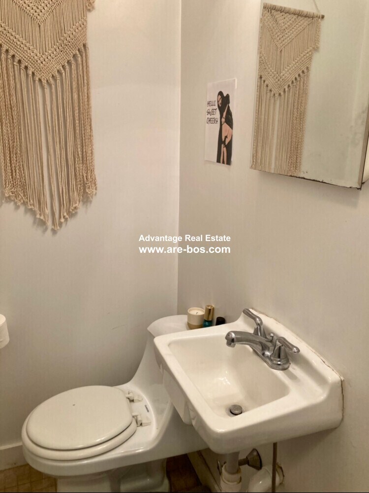 Building Photo - 62 Egmont St