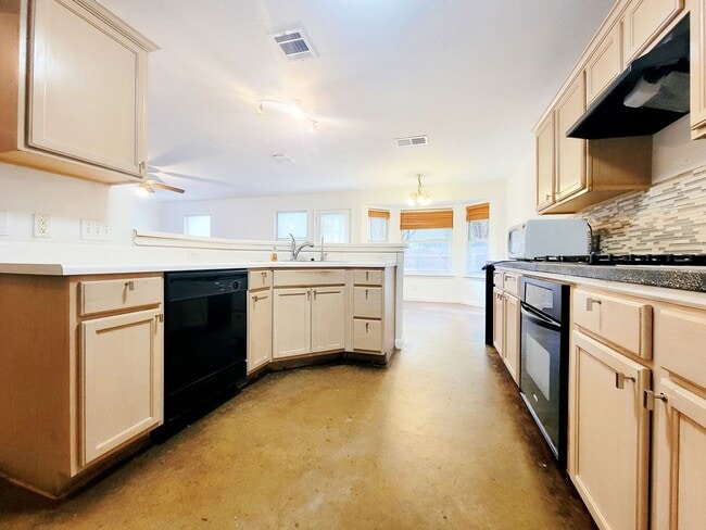 Building Photo - 10905 Sherry Lee Cove