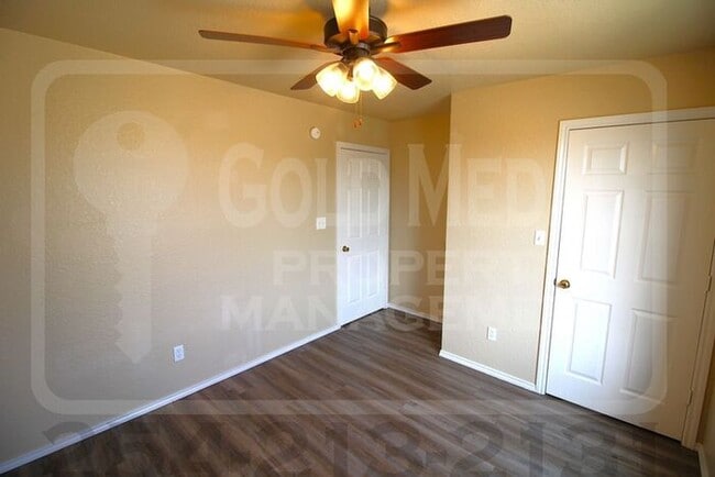 Building Photo - Cozy 3-bed, 2-bath fourplex now available for rent! - Don't miss out!
