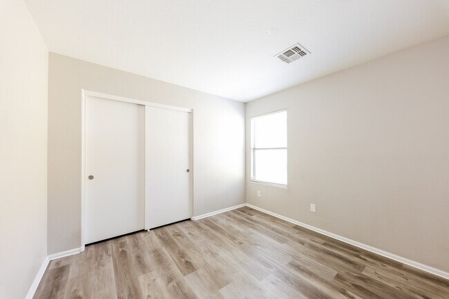 Building Photo - 10309 W Hess St