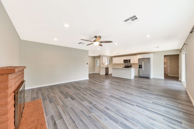 Building Photo - Remodeled home in amazing ASU neighborhood
