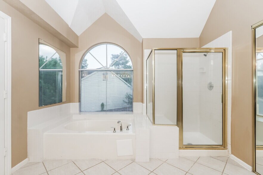 Building Photo - 11423 Willow Field Dr