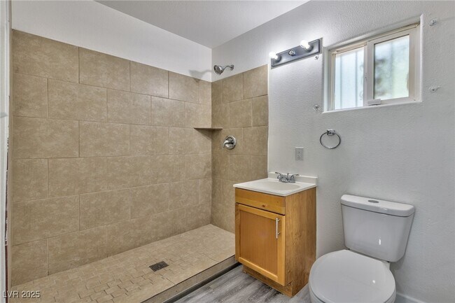 Building Photo - 339 N 10th St