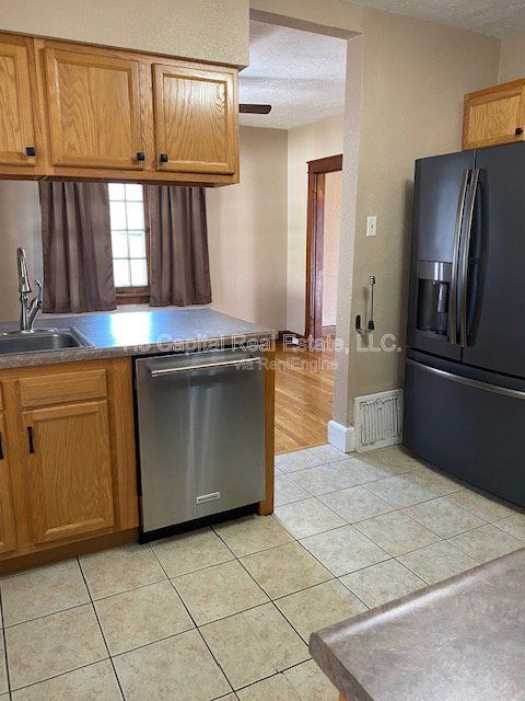 Building Photo - 1215 W Main St