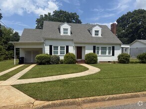Building Photo - Beautiful 4 Bed 3 Bath Home Fully Furnishe...