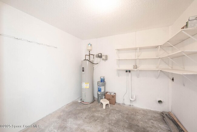 Building Photo - 2620 Elm Hurst St