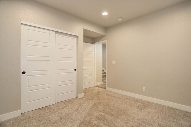 Building Photo - 1732 Stable View Dr