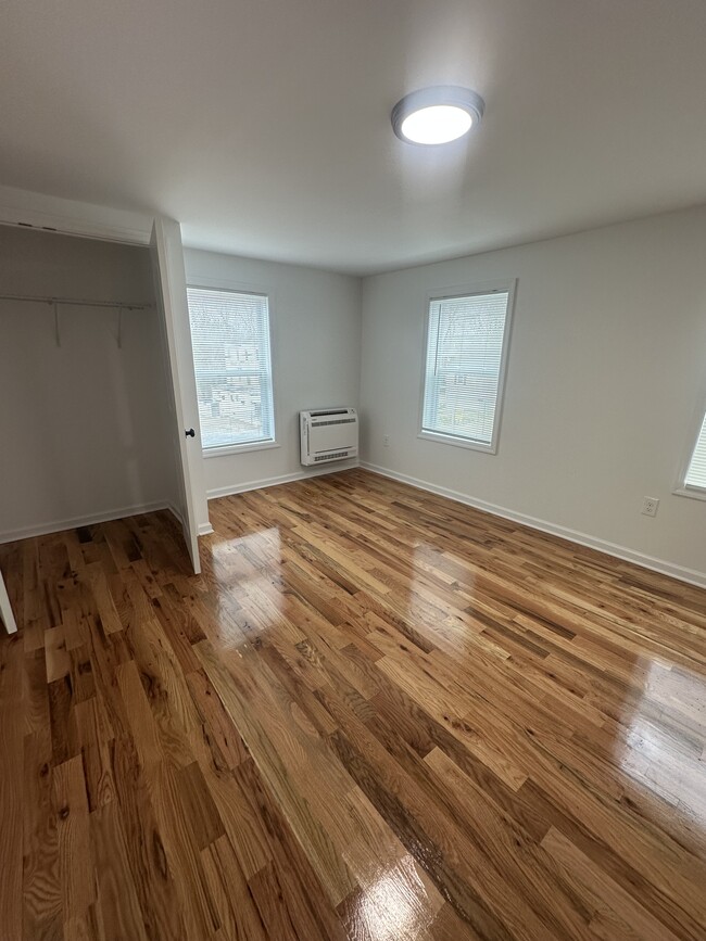 Building Photo - 17 Church St