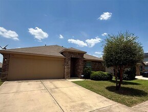 Building Photo - 704 Silver Wing Dr