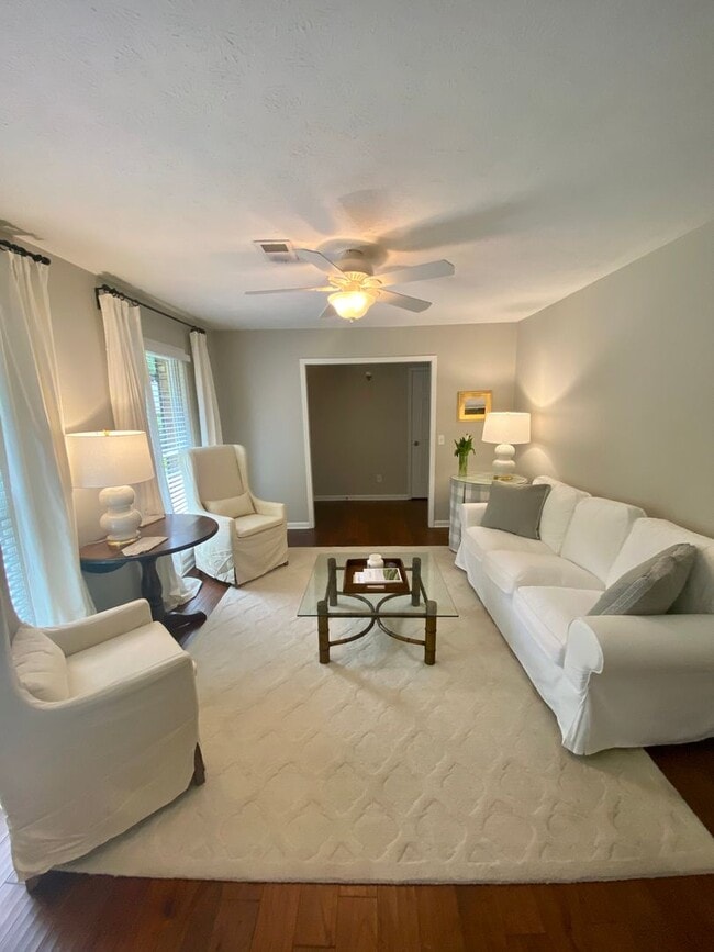 Building Photo - Charming 3-Bedroom Home in Prime Auburn Lo...