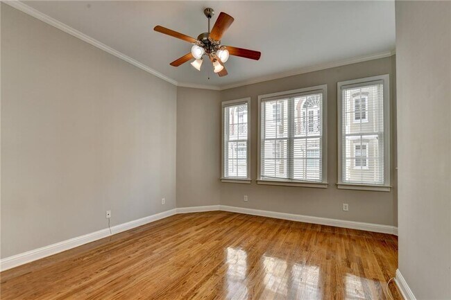 Building Photo - 813 Clifton Heights Ln NE