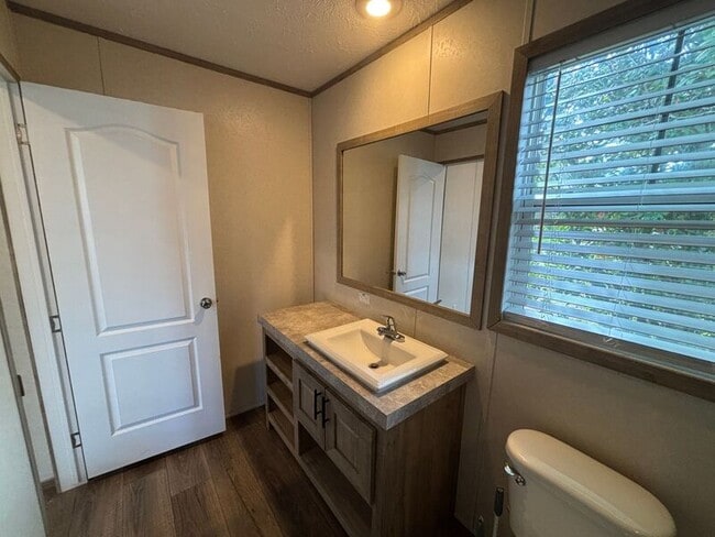 Building Photo - 8907 Deerwood Dr