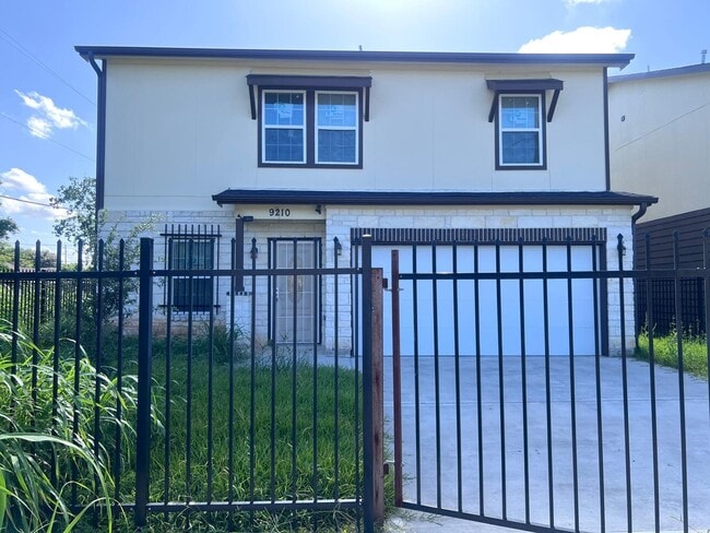 Building Photo - 9210 Martell St
