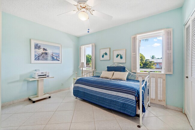 Building Photo - 250 NE 20th St