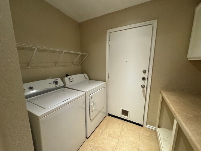 Building Photo - 10138 Inridge