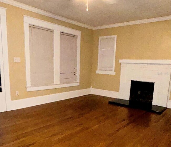 Building Photo - 115 E Vanderbilt St