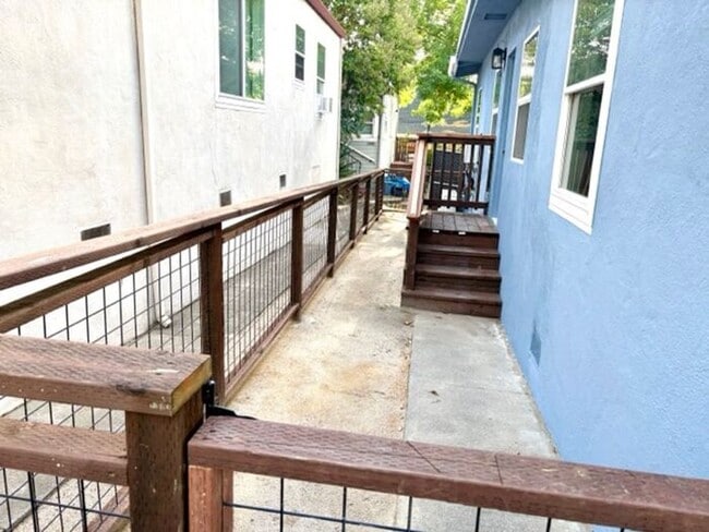 Building Photo - 1208 Willow St