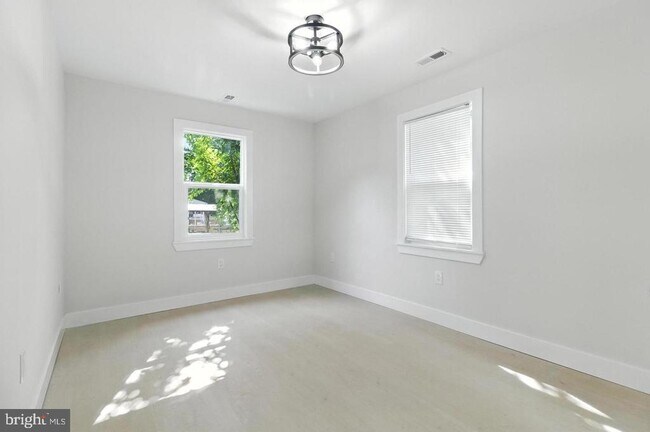 Building Photo - 821 S Woodlynn Rd