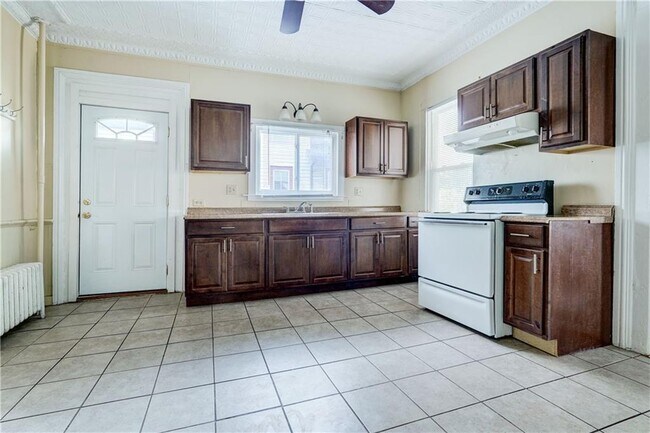 Building Photo - 416 Gregory St