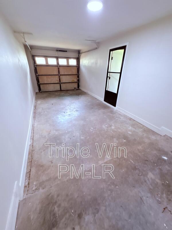 Building Photo - 220 Randall Dr