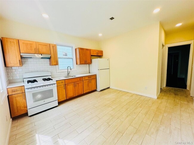 Building Photo - 71 N Hamilton St