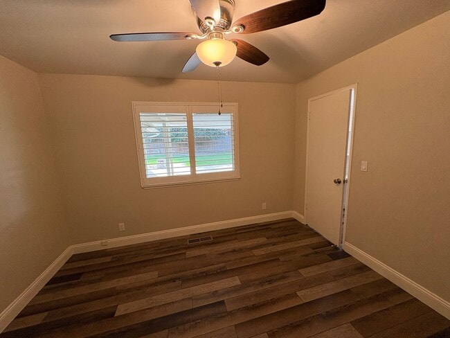 Building Photo - NW Visalia Home Near Country Club Available Now! *Private Showing Only*