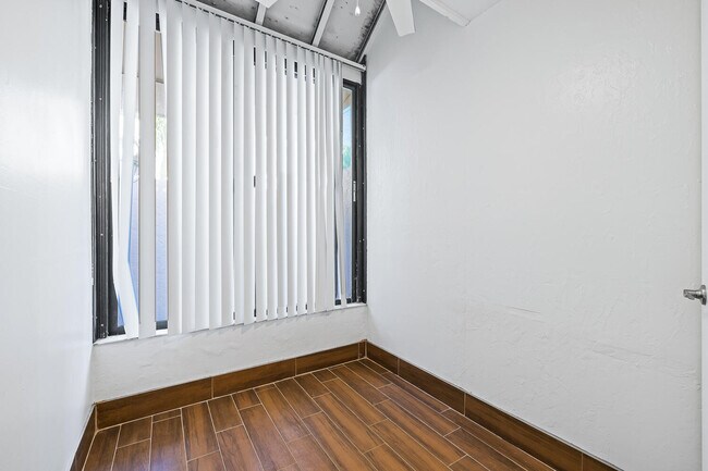 Building Photo - 9 Deer Creek Rd