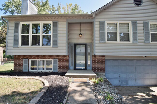 Building Photo - 647 Regent Rd