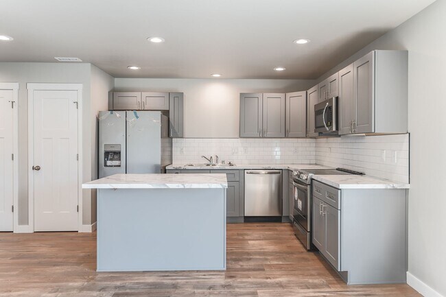 Building Photo - 3 Bed, 2.5 Bath Duplex in Royal City