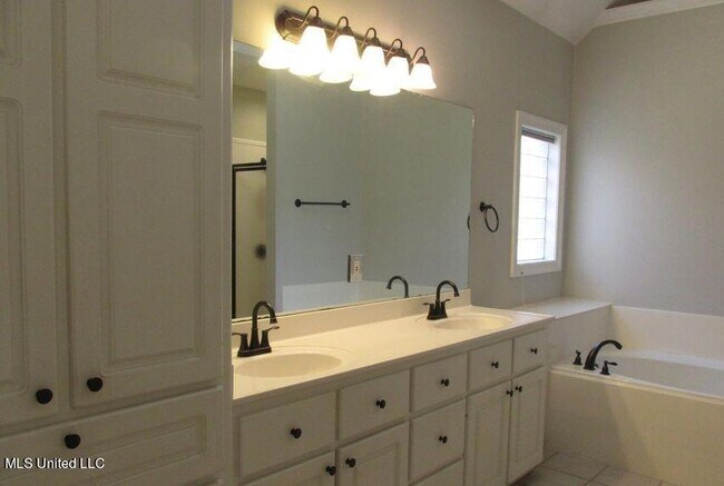 Building Photo - 201 Apple Blossom Cir