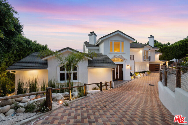 Primary Photo - 3876 Eureka Dr
