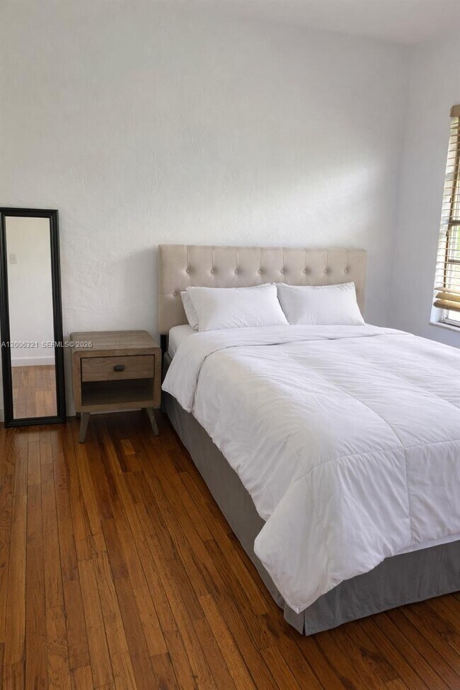 Building Photo - 5800 SW 61st St