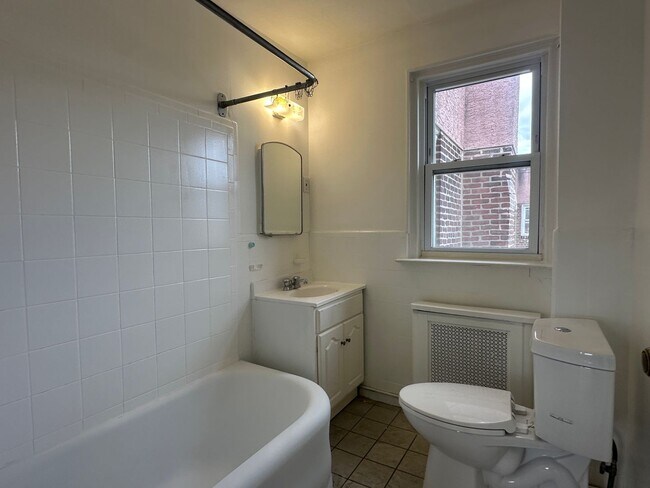 Building Photo - Bright 1 Bed Apartment- Upper Darby