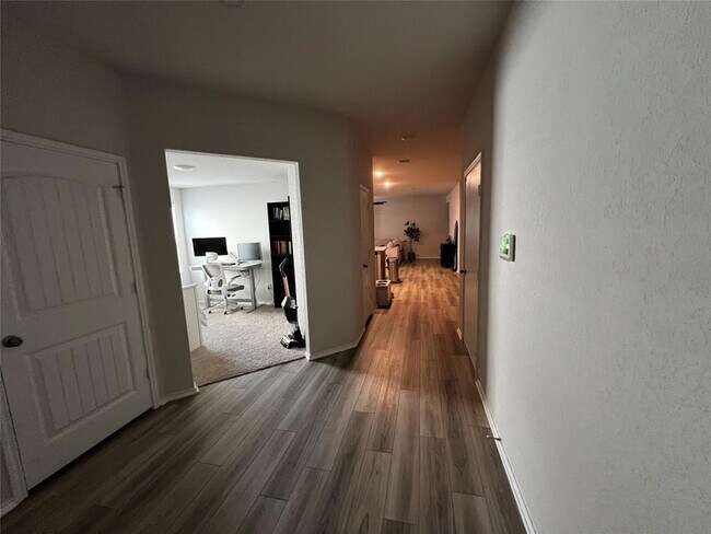 Building Photo - 1009 Marvin Wy