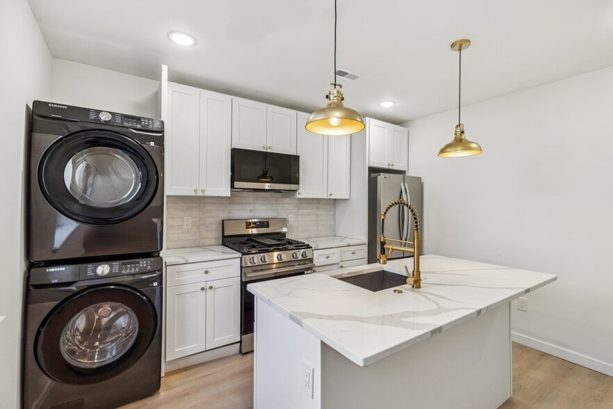 Kitchen - 1342 S Stanley St