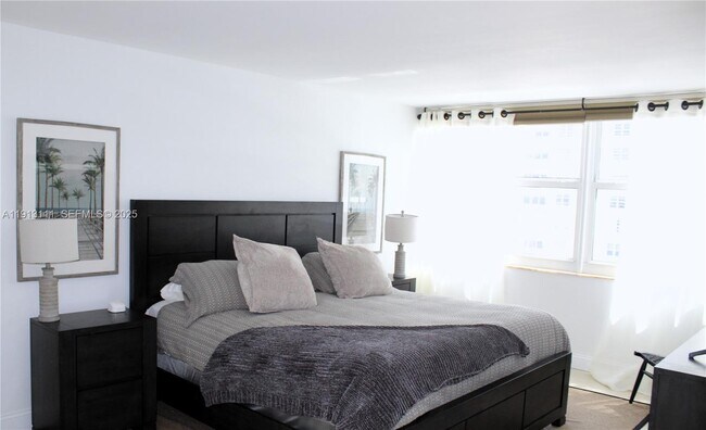 Building Photo - 2030 S Ocean Dr