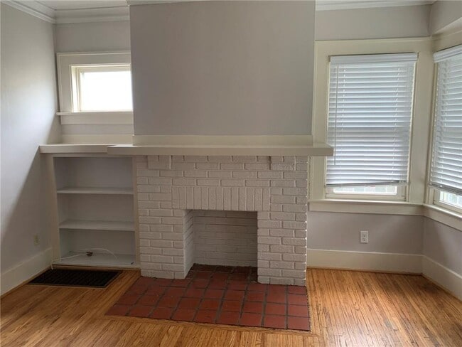 Building Photo - 296 Glen Ellyn Way