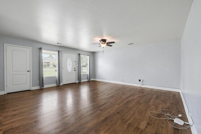 Building Photo - 119 N Andrews Ave