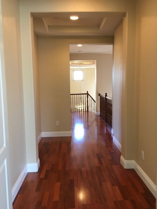 Building Photo - Spacious floor plans 4bedroom, 3 bath Near Franklin High