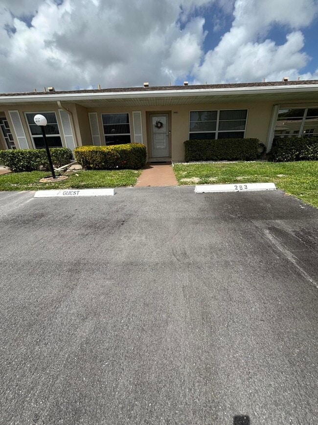 Building Photo - 8833 Bella Vista Dr