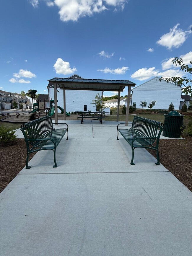 Building Photo - 3BD Townhome in Concord Lakes Minutes from...