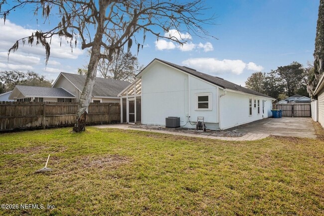 Building Photo - 1329 Cove Landing Dr