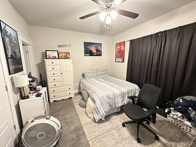 Building Photo - Three Bedroom Near Five Points Available