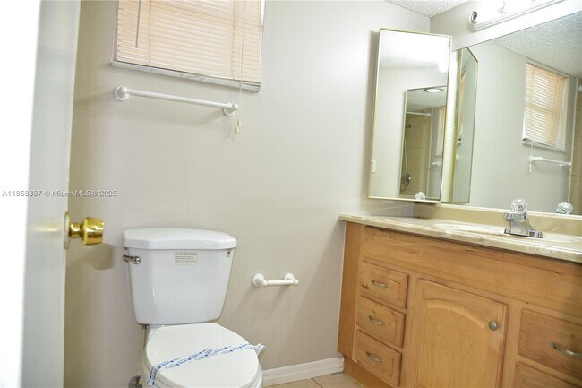 Building Photo - 404 NW 68th Ave