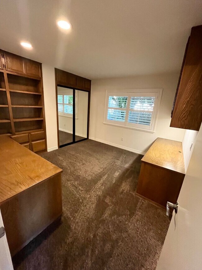 Building Photo - 4925 Regla Ct