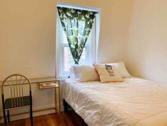 Building Photo - 356 Carpenter St