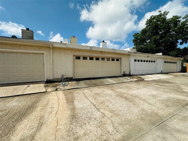 Building Photo - 4808 Palmetto St
