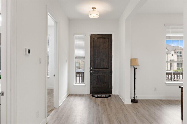Building Photo - 2901 Oak Chase Cv