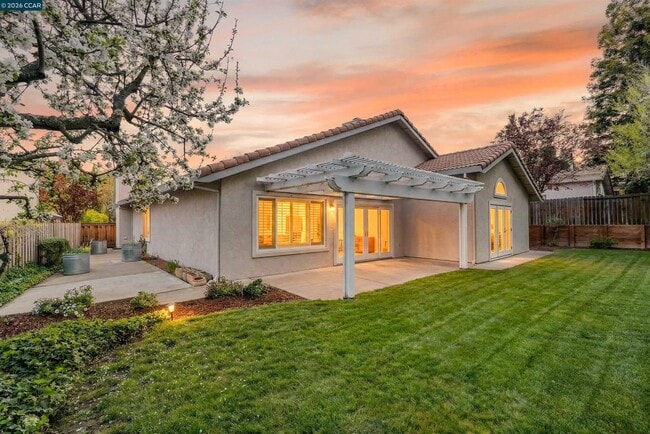 Building Photo - 313 Deepcreek Ct