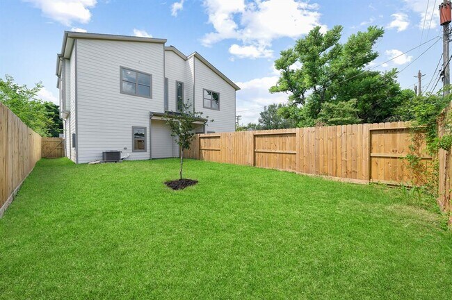 Building Photo - 5105 Malmedy Rd